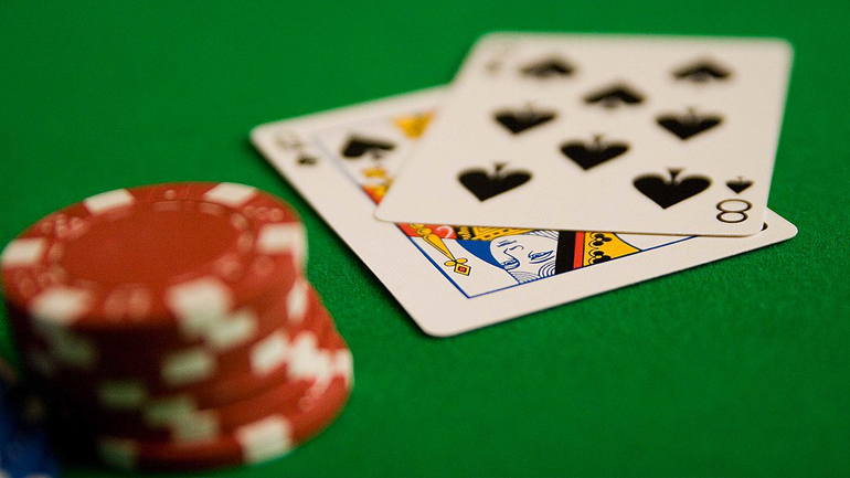 Μετέτρεψαν κατάστημα στη Θεσσαλονίκη σε… λέσχη πόκερ εν μέσω καραντίνας