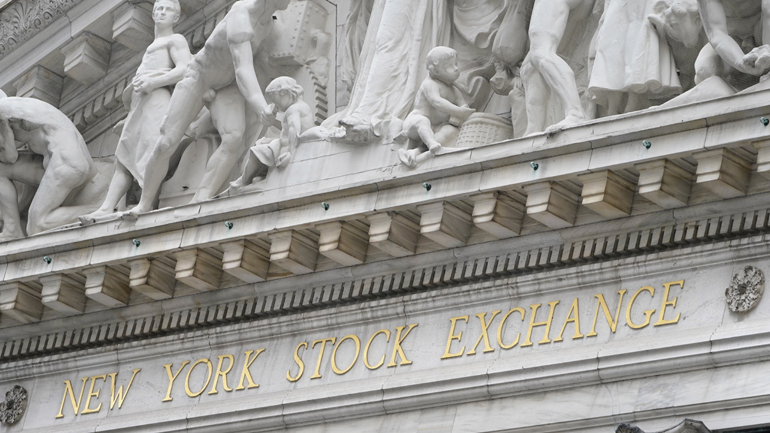 Wall Street: Ο Dow Jones έκλεισε, για πρώτη φορά, πάνω από τις 30.000 μονάδες