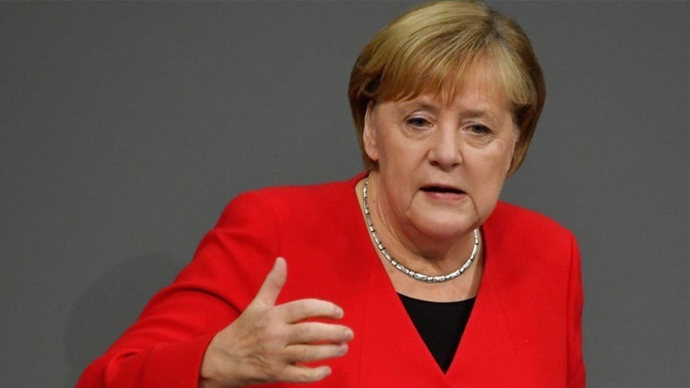 Δεν κινδύνευσε η Μέρκελ από το αυτοκίνητο που προσέκρουσε στην καγκελόπορτα της Καγκελαρίας Δεν κινδύνευσε η Μέρκελ από το αυτοκίνητο που προσέκρουσε στην καγκελόπορτα της Καγκελαρίας