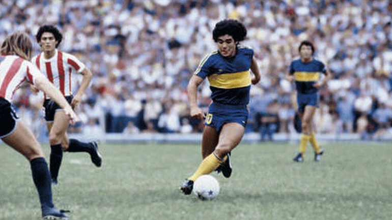 O αποχαιρετισμός της Μπόκα Τζούνιορς στον Μαραντόνα