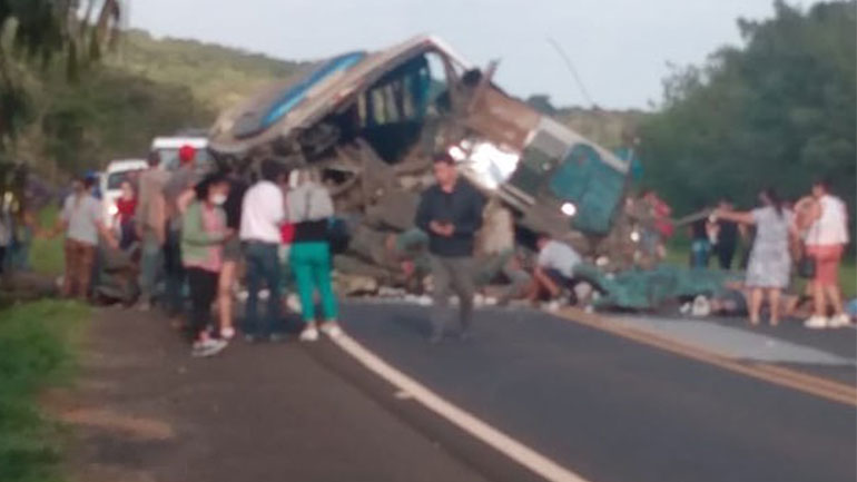 Βραζιλία: Τουλάχιστον 37 νεκροί από σφοδρή σύγκρουση λεωφορείου με φορτηγό