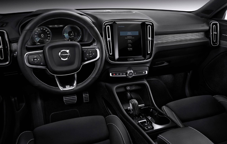 Λιτό, απέριττο, πρακτικό και πλήρως ψηφιακό το ταμπλό