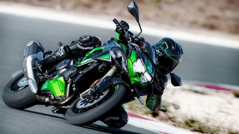 Οι αναρτήσεις της Showa με το σύστημα Skyhook εξασφαλίζουν εξαιρετική οδική συμπεριφορά στο Z