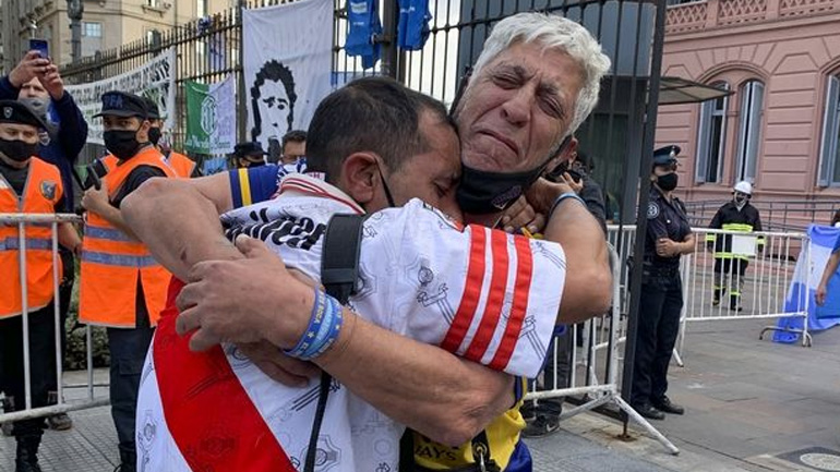 Ενώνει τους οπαδούς της Μπόκα και της Ρίβερ ο Μαραντόνα