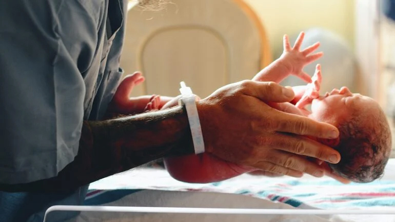 Ρίο: Σε καραντίνα 10 γιατροί και νοσηλευτές μετά τον τοκετό 16χρονης με κορωνοϊό