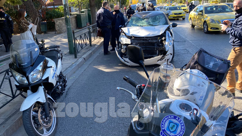 Τροχαίο στον Ευαγγελισμό με αστυνομικούς της ομάδας ΔΙ.ΑΣ.