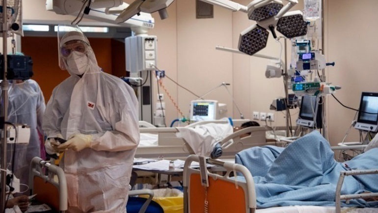 ΗΠΑ: Πάνω από 90.000 ασθενείς με Covid-19 στα νοσοκομεία – Στα όριά τους οι ΜΕΘ