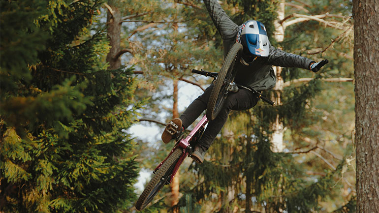 Απολαυστική οδήγηση από τους Martin Söderström & Emil Johansson στο Järvsö bike park