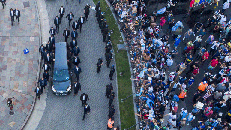 Μαραντόνα: Ο οδηγός της νεκροφόρας μπέρδεψε την έξοδο και άργησε η άφιξη της σορού του «Ντιεγκίτο» στο κοιμητήριο