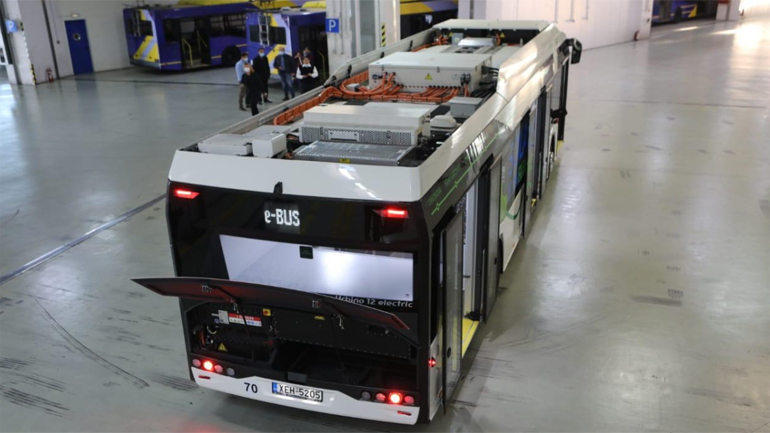 Παραδόθηκε το δεύτερο ηλεκτροκίνητο λεωφορείο που θα πραγματοποιεί δρομολόγια στην Αθήνα