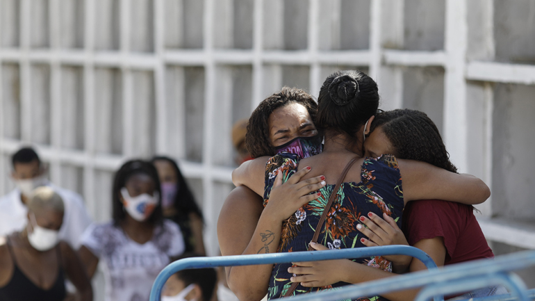 Covid-19: Πλησιάζουν τους 172.000 οι θάνατοι στη Βραζιλία