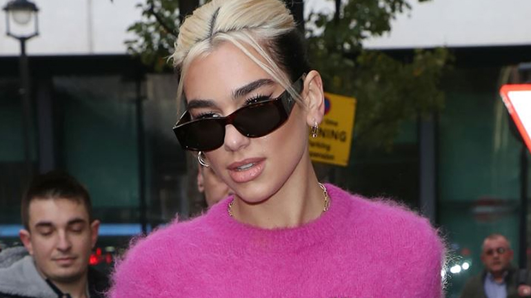 Skunk hair: Το hair trend από τα 90s που έχει ξετρελάνει τις celebrities