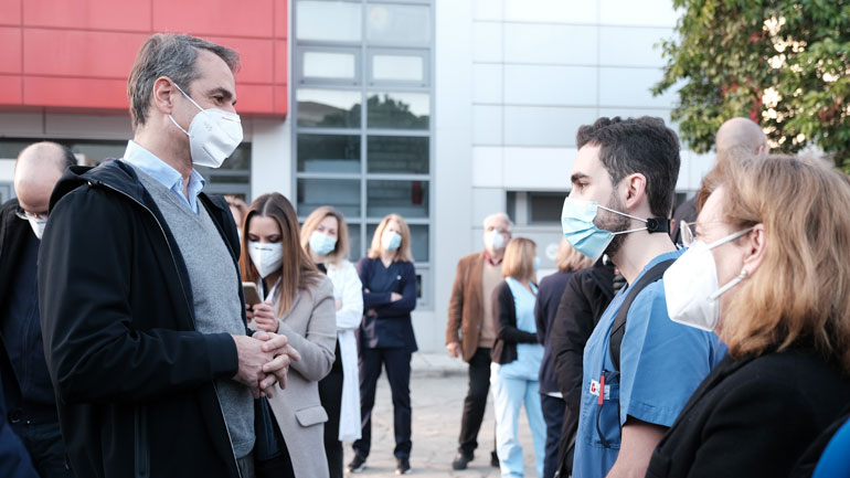 «Οι γιατροί που θα εμβολιαστούν πρώτοι να ενθαρρύνουν τους πολίτες να το κάνουν όσο περισσότεροι γίνεται»