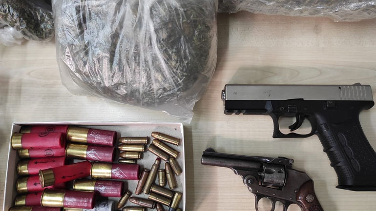 Εξάρθρωση κυκλώματος ναρκωτικών που δρούσε σε σχολείο στο Γαλάτσι