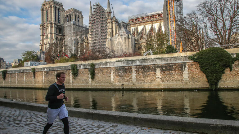 Ανοίγουν τα καταστήματα στην Ευρώπη – Πιο αυστηροί περιορισμοί στις ΗΠΑ Ανοίγουν τα καταστήματα στην Ευρώπη – Πιο αυστηροί περιορισμοί στις ΗΠΑ