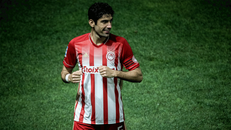 Μπουχαλάκης: «Κλείνω τ’ αυτιά μου και απλά δουλεύω…»