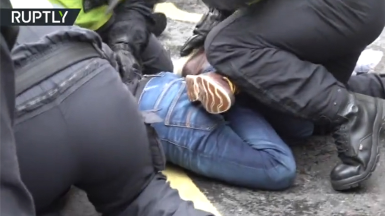 Σφοδρές συγκρούσεις αστυνομίας με διαδηλωτές κατά του lockdown στο Λονδίνο