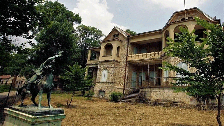 Τατόι: Στο φως εβδομήντα βαλίτσες και μπαούλα της βασίλισσας Φρειδερίκης