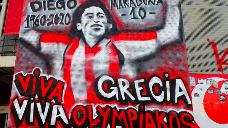 Φίλαθλοι του Ολυμπιακού δημιούργησαν γκράφιτι του Μαραντόνα στο «Γεώργιος Καραϊσκάκης»