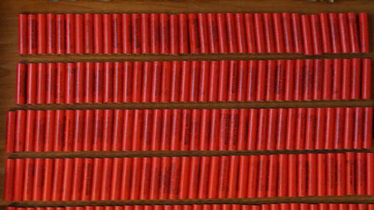 Νοσηλευτές πήγαν να κάνουν τεστ κορωνοϊού σε πολίτες και δέχθηκαν επίθεση με δυναμιτάκια