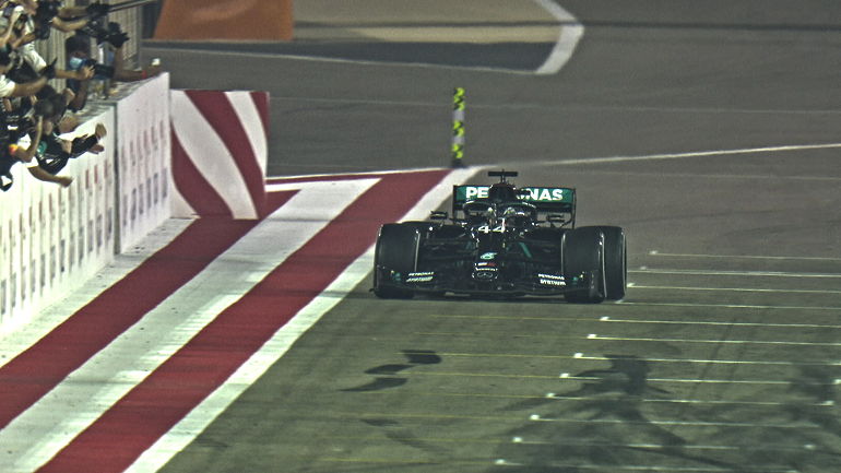 Formula 1: Νικητής στον επεισοδιακό αγώνα του Μπαχρέιν ο Hamilton