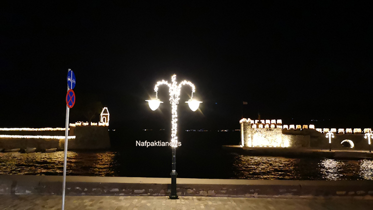 Ναύπακτος: Σε Χριστουγεννιάτικους ρυθμούς η πόλη