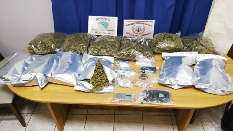 Σύλληψη για παράβαση του νόμου περί εξαρτησιογόνων ουσιών στον Κολωνό Αττικής