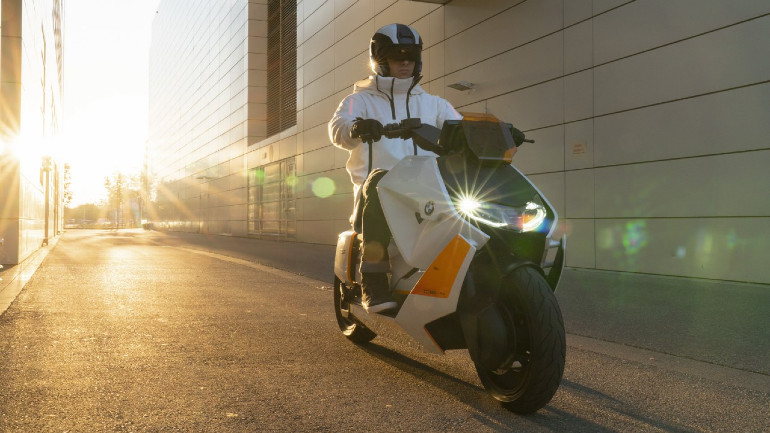 Άλματα μπροστά από την BMW με το Definition CE04