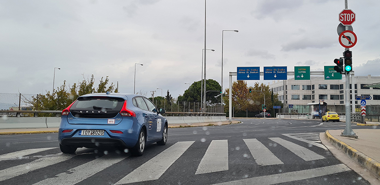 Ένα από τα αυτοκίνητα (Volvo V40) που έχει παραχωρήσει η Avis στον ΕΟΔΥ