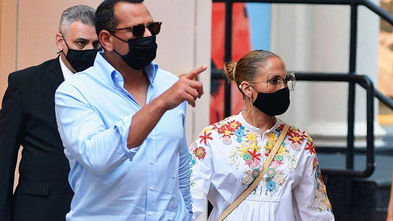 Jennifer Lopez-Alex Rodriguez: Η τρυφερή φωτογραφία αγκαλιά με τα παιδιά τους