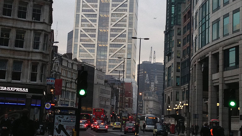 Βρετανία: Έκλεισαν δρόμοι στο Λονδίνο μετά τον εντοπισμό ύποπτου πακέτου κοντά σε ουρανοξύστη