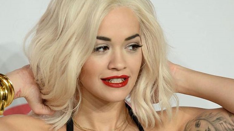 Η Ρίτα Όρα ζητάει συγγνώμη γιατί παραβίασε το lockdown με ένα πάρτι Η Ρίτα Όρα ζητάει συγγνώμη γιατί παραβίασε το lockdown με ένα πάρτι