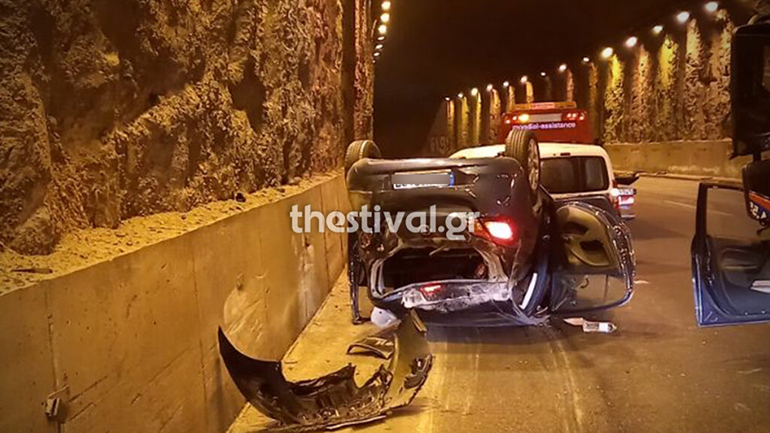 Θεσσαλονίκη: Δύο καραμπόλες μετά από ανατροπή οχήματος στο τούνελ της Τούμπας Θεσσαλονίκη: Δύο καραμπόλες μετά από ανατροπή οχήματος στο τούνελ της Τούμπας