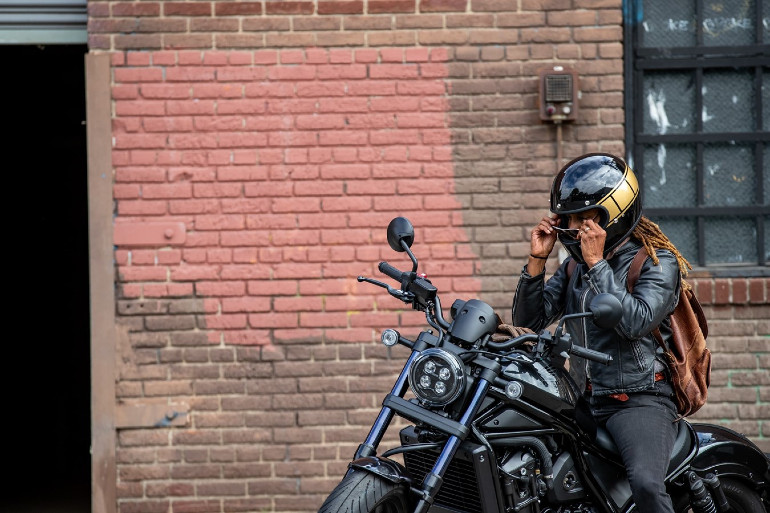 Πολύ όμορφο το εμπρός φωτιστικό σώμα του 1100 με LED τεχνολογία