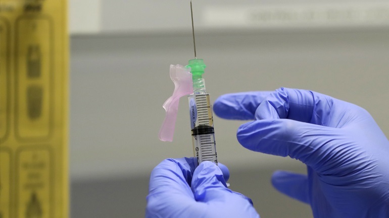 Covid-19: Παγκόσμια συζήτηση για την εκστρατεία εμβολιασμού