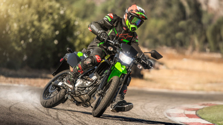 Το αγαπημένο στην Ελλάδα Kawasaki KLX και σε supermoto για το 2021