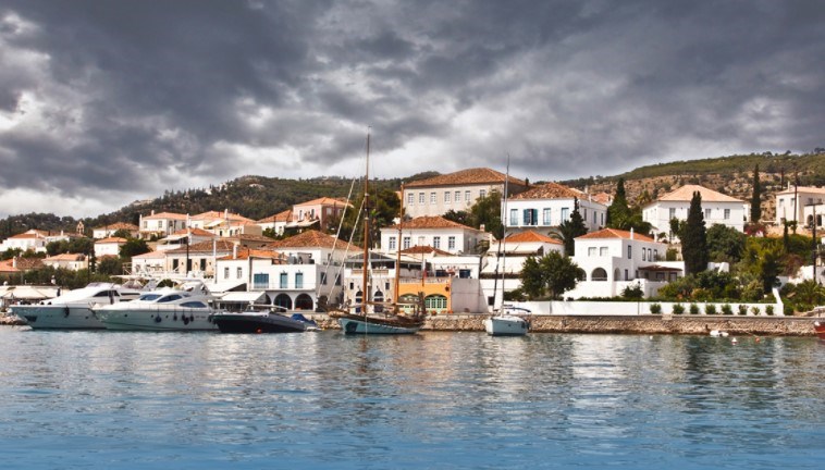 Από τις Σπέτσες στο Δρομοκαΐτειο μέσω Νέας Δημοκρατίας και Κατσαφάδου