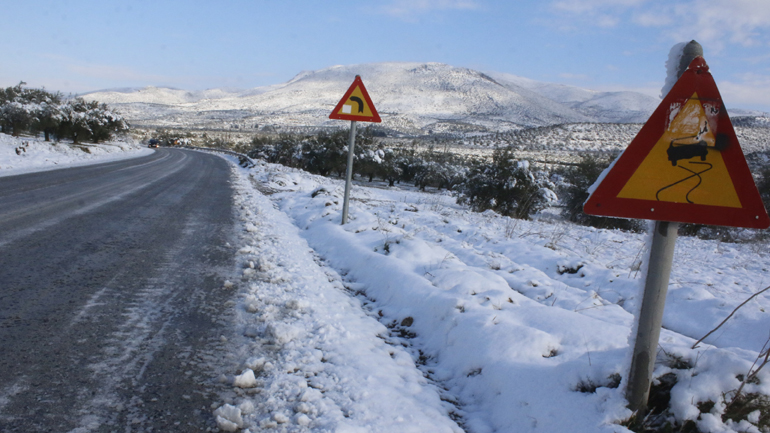 Χιονίζει στα ορεινά της Θεσσαλονίκης