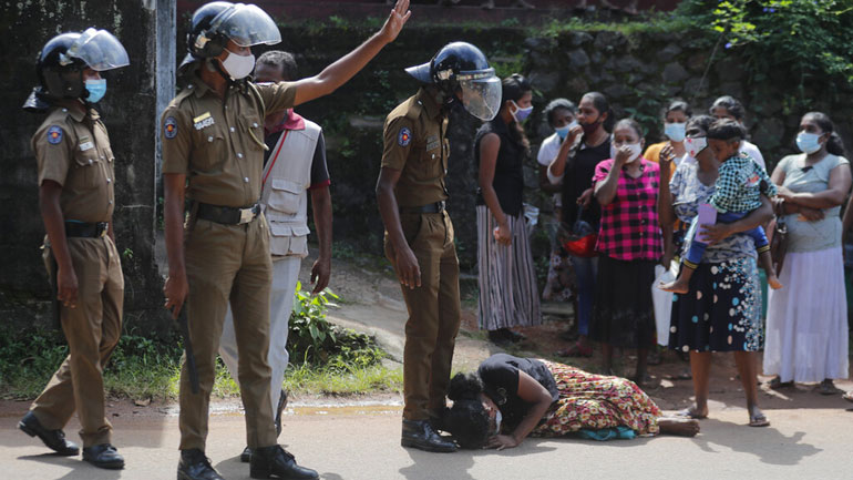 Σρι Λάνκα: Οκτώ νεκροί σε εξέγερση σε φυλακή εξαιτίας της εξάπλωσης του κορωνοϊού μεταξύ των εγκλείστων