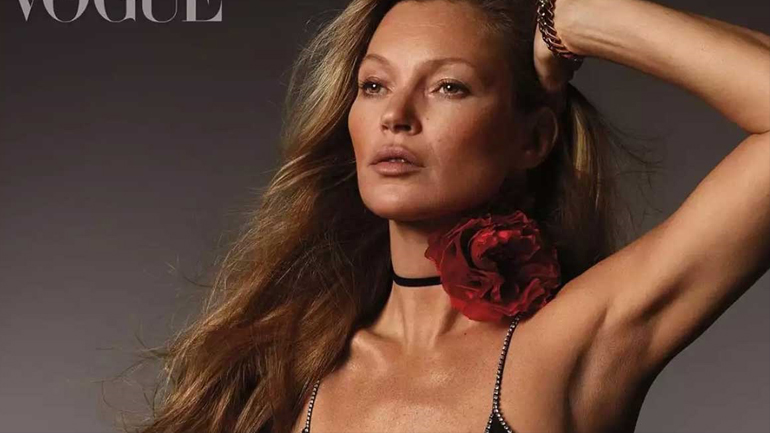 Κate Moss: 28 χρόνια μετά το πρώτο της εξώφυλλο ποζάρει για τη Vogue και εντυπωσιάζει! Κate Moss: 28 χρόνια μετά το πρώτο της εξώφυλλο ποζάρει για τη Vogue και εντυπωσιάζει!