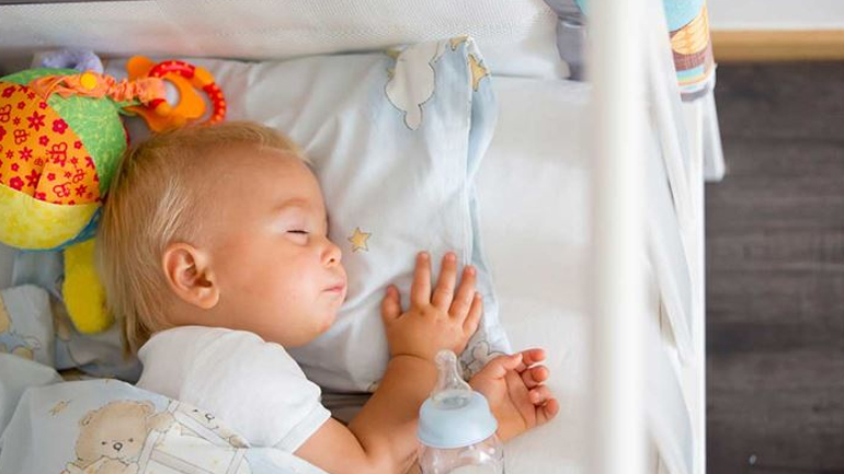 Τα σημάδια που δείχνουν ότι το μωρό σας νυστάζει