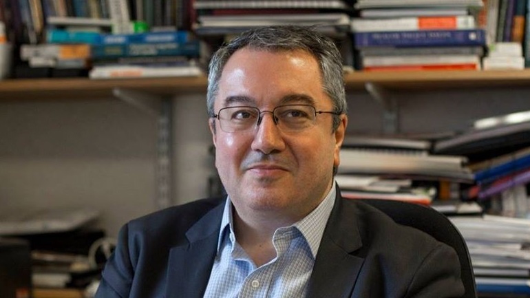 Μόσιαλος: Μετά τον εμβολιασμό θα χρειάζεται τεστ αντισωμάτων για να πιστοποιηθεί η επιτυχία του