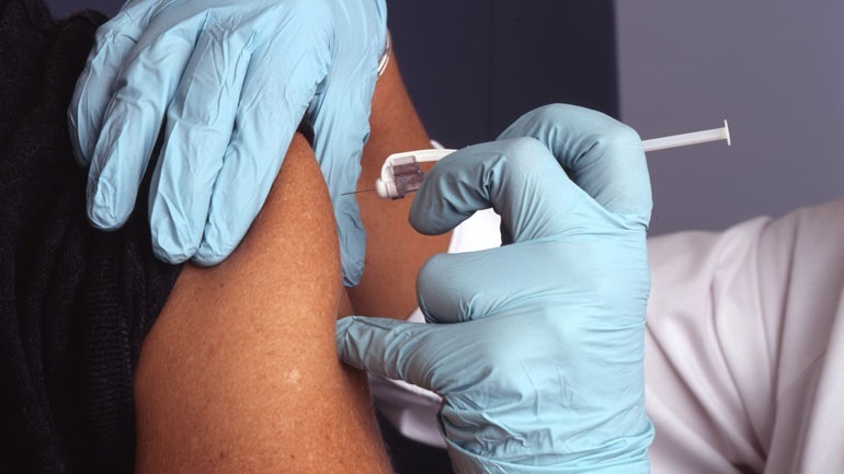 Ινστιτούτο Ρόμπερτ Κοχ: Οι εμβολιασμοί θα διαρκέσουν έως το 2022