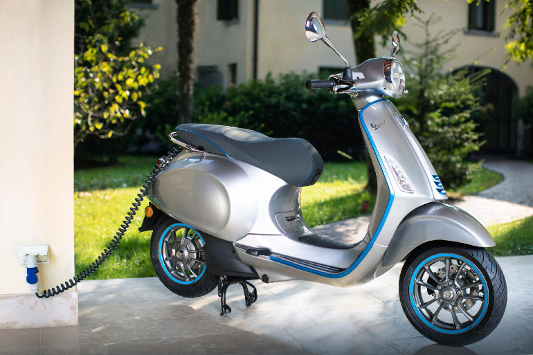 Η Piaggio με την Vespa Elettrica έκανε την αρχή και μάλιστα με σοβαρότητα