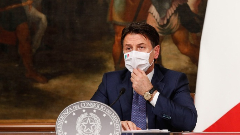 Ιταλία: Ο Κόντε ανακοίνωσε επίσημα τα νέα περιοριστικά μέτρα για τις γιορτές