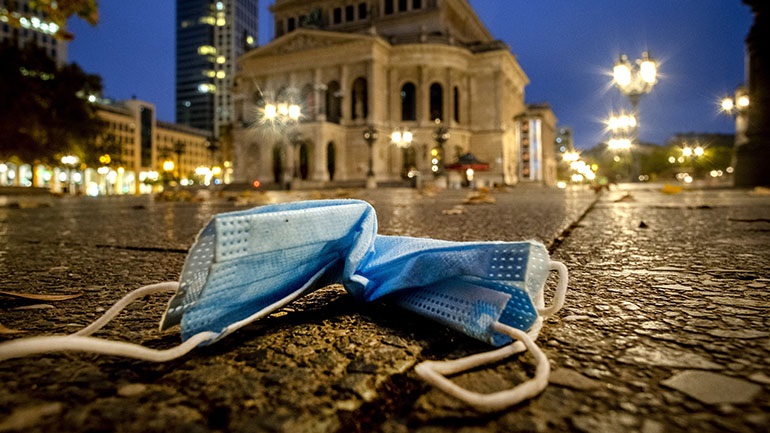 Σχεδόν 1,5 εκατομμύριο άνθρωποι πέθαναν σε όλο τον κόσμο εξαιτίας του Covid-19