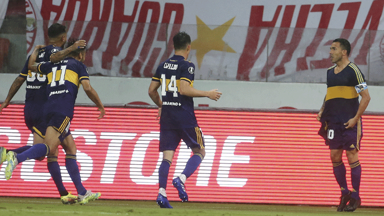 Ο Τέβες πέτυχε γκολ και το πανηγύρισε με φανέλα του Μαραντόνα!