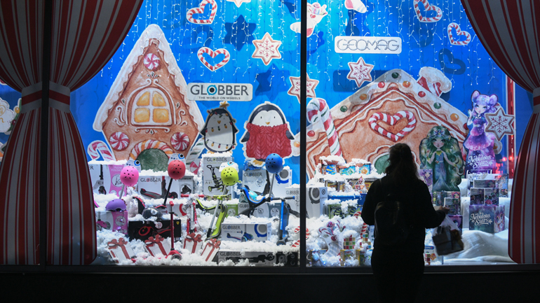 Μόνο 110 καταστήματα σε όλη τη χώρα ανεβάζουν ρολά τη Δευτέρα