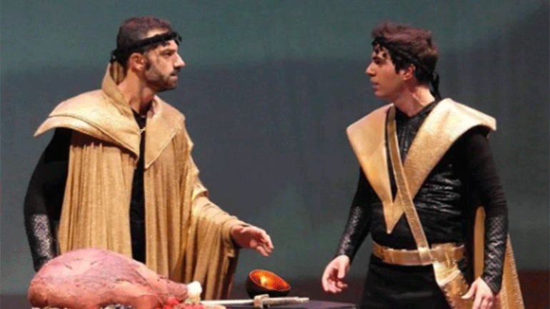 «Ο Θησέας και ο Μινώταυρος»  από την Κάρμεν Ρουγγέρη στο διαδίκτυο