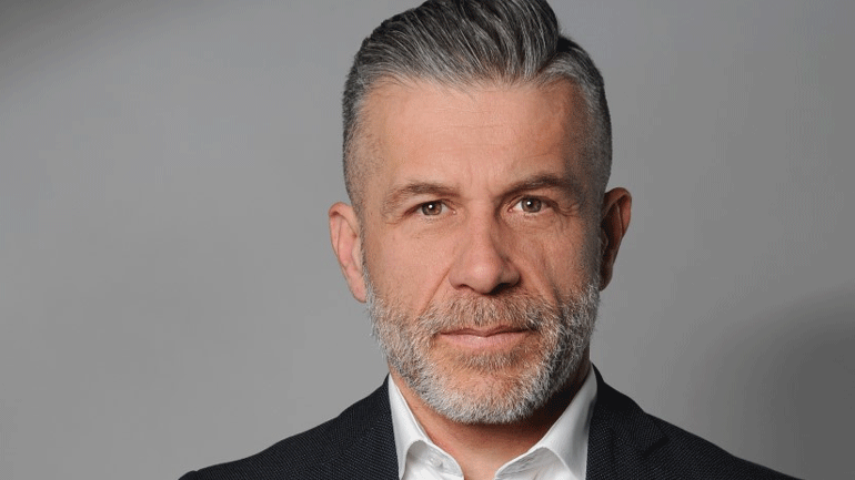 «Σαλονίκη Μου»: Το τραγούδι του Μάρκου Κωστή για τη ξενιτιά και τους Έλληνες μετανάστες